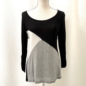 Lightweight black and gray 3/4 sleeve top, size Large